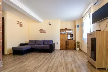 One-Bedroom Apartment in Porat for 2 Guests