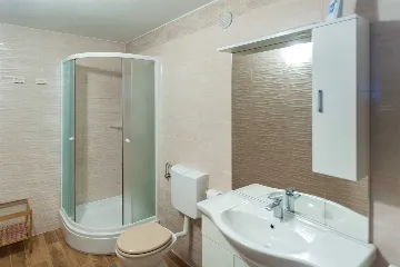 One-Bedroom Apartment in Porat for 2 Guests