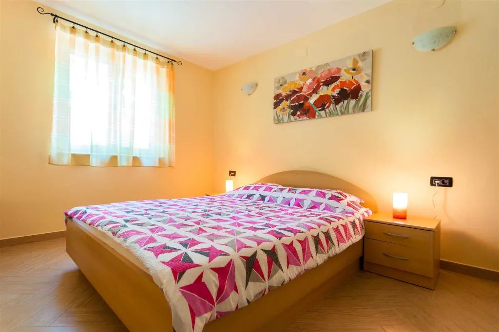 One-Bedroom Apartment in Porat for 2 Guests