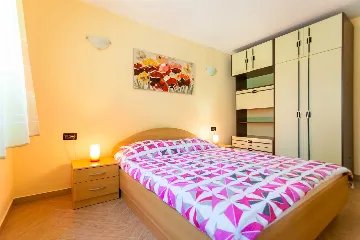 One-Bedroom Apartment in Porat for 2 Guests