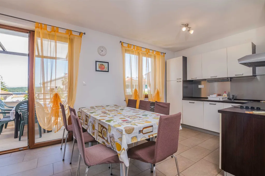 Sea-View Renovated Apartment in Njivice (6 Guests)