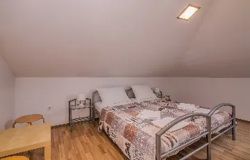 Sea-View Renovated Apartment in Njivice (6 Guests)