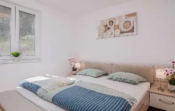 Ground-Floor Apartment in Soline for 4 Guests