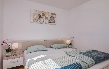 Ground-Floor Apartment in Soline for 4 Guests