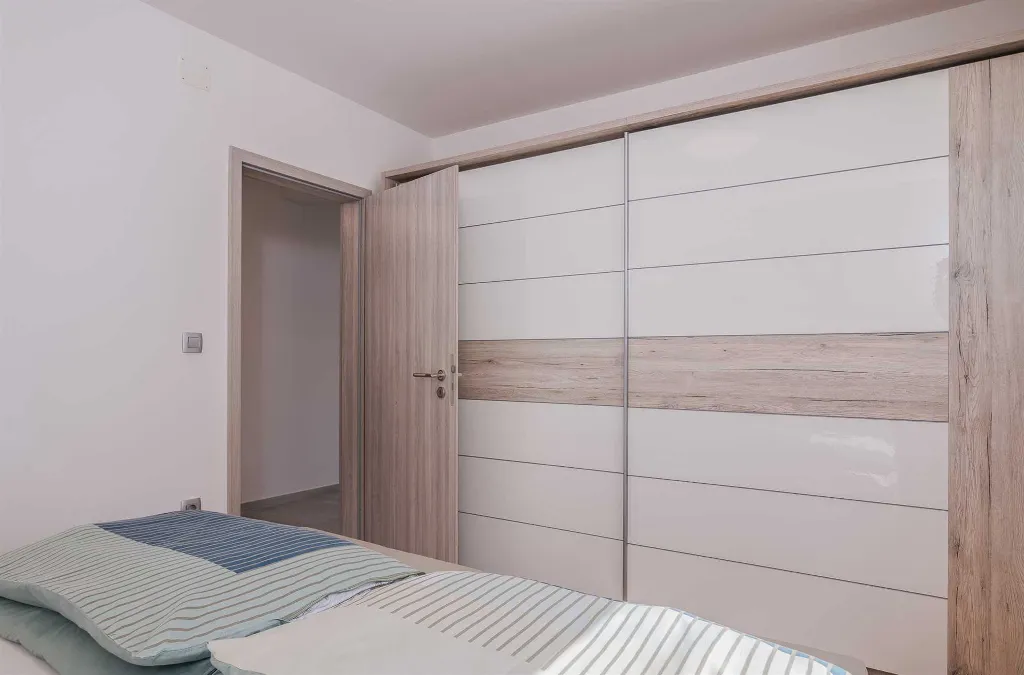 Ground-Floor Apartment in Soline for 4 Guests