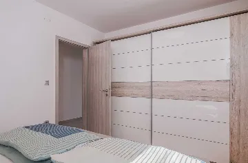 Ground-Floor Apartment in Soline for 4 Guests