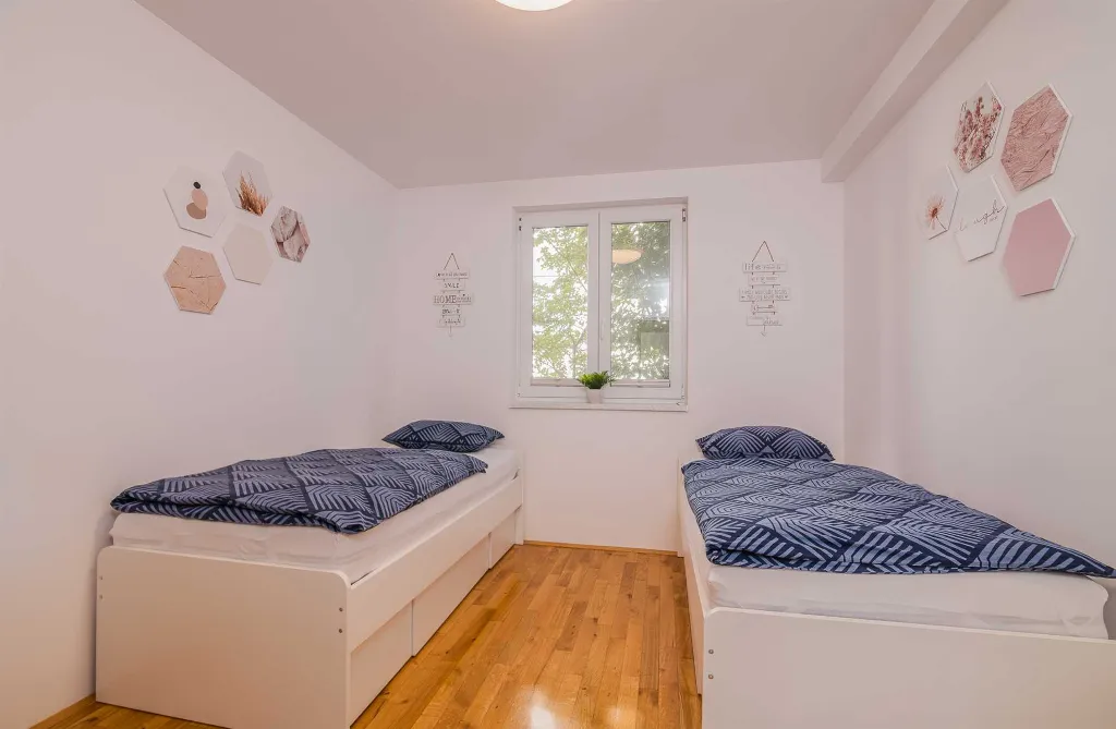 Ground-Floor Apartment in Soline for 4 Guests
