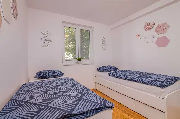 Ground-Floor Apartment in Soline for 4 Guests