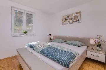 Ground-Floor Apartment in Soline for 4 Guests