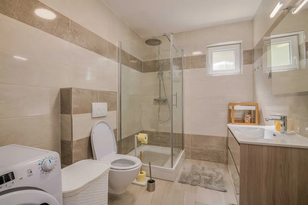 Ground-Floor Apartment in Soline for 4 Guests