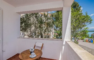 Ground-Floor Apartment in Soline for 4 Guests