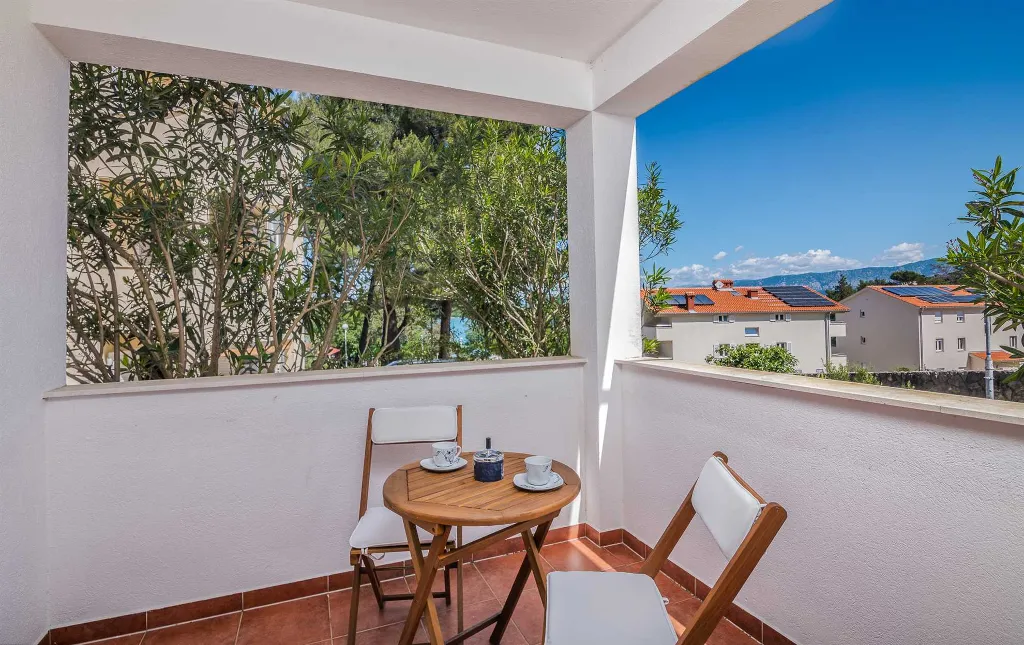 Ground-Floor Apartment in Soline for 4 Guests