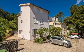 Ground-Floor Apartment in Soline for 4 Guests