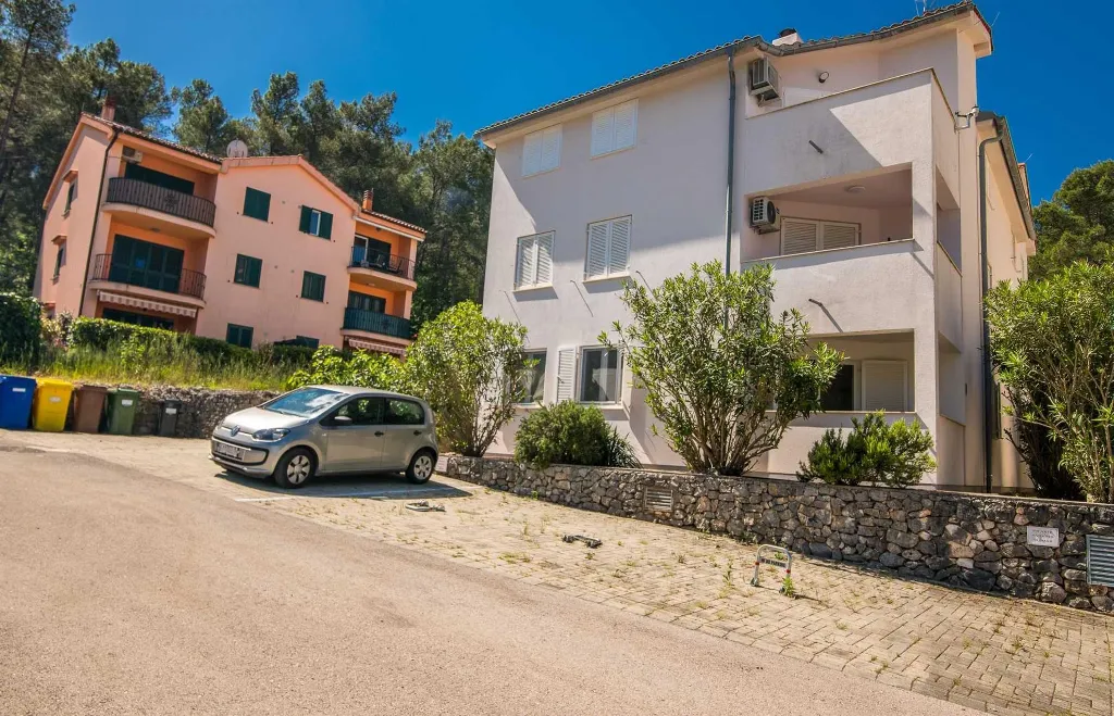 Ground-Floor Apartment in Soline for 4 Guests