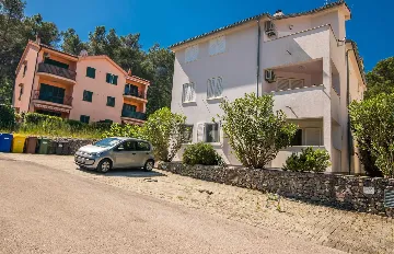 Ground-Floor Apartment in Soline for 4 Guests