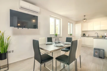 Ground-Floor Apartment in Soline for 4 Guests