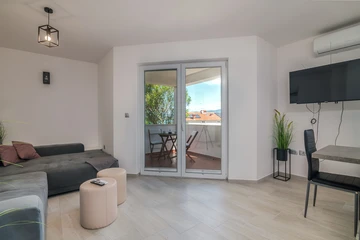 Ground-Floor Apartment in Soline for 4 Guests