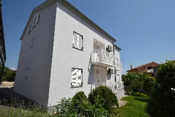 Air-Conditioned 2-Bedroom Apartment in Njivice