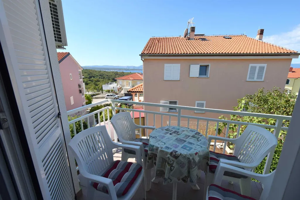 Air-Conditioned 2-Bedroom Apartment in Njivice