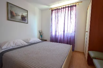 Air-Conditioned 2-Bedroom Apartment in Njivice