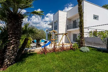 Wellness Villa for 8 Guests with Sauna in Klimno