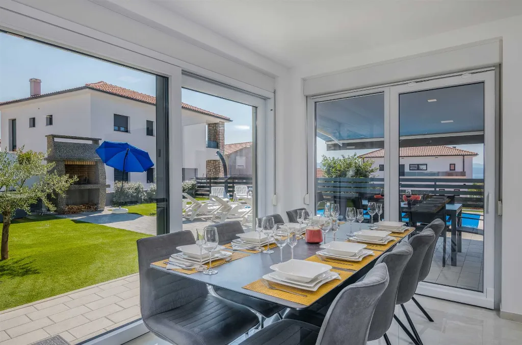 3-Bedroom Villa in Malinska with Private Pool
