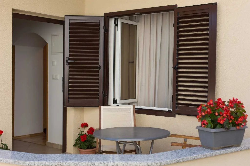 Vantačići Apartment for 2 Guests with Covered Terrace
