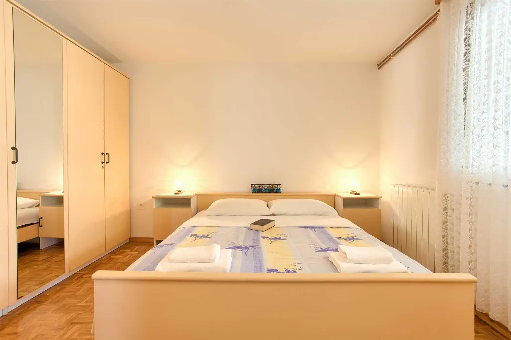 Vantačići Apartment for 2 Guests with Covered Terrace