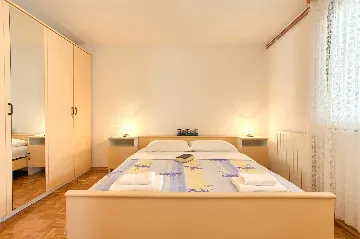 Vantačići Apartment for 2 Guests with Covered Terrace