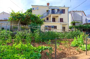 Vantačići Apartment for 2 Guests with Covered Terrace