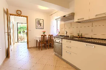 Vantačići Apartment for 2 Guests with Covered Terrace
