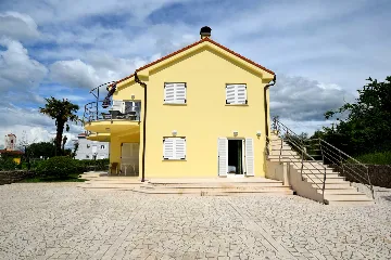 2-Bedroom Apartment in Malinska for 5