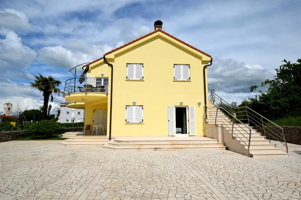 2-Bedroom Apartment in Malinska for 5