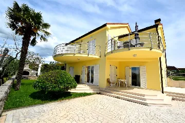 2-Bedroom Apartment in Malinska for 5