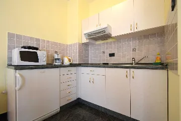 2-Bedroom Apartment in Malinska for 5