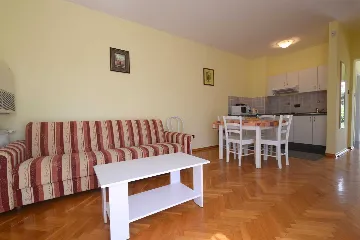 2-Bedroom Apartment in Malinska for 5