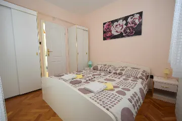 2-Bedroom Apartment in Malinska for 5