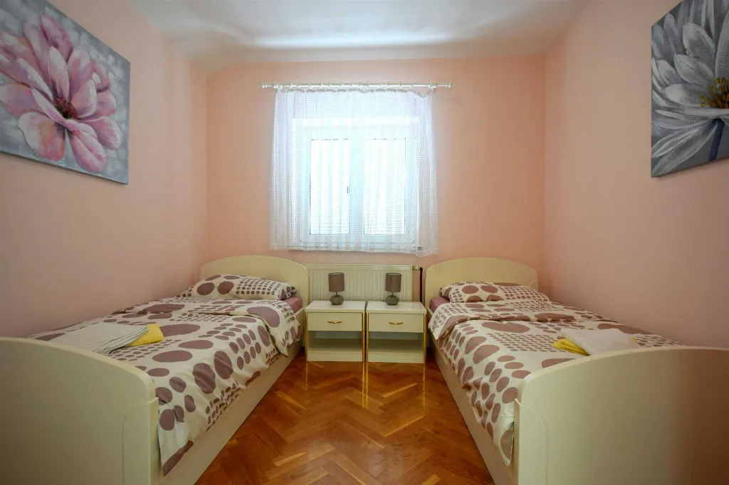 2-Bedroom Apartment in Malinska for 5