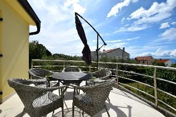 2-Bedroom Apartment in Malinska for 5