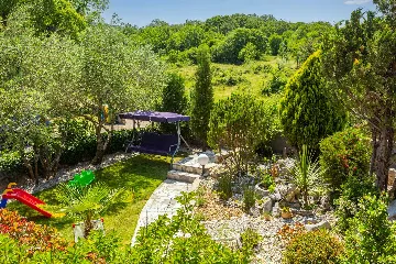 4-Bedroom Villa with Heated Pool in Risika