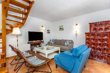 4-Bedroom Villa with Heated Pool in Risika