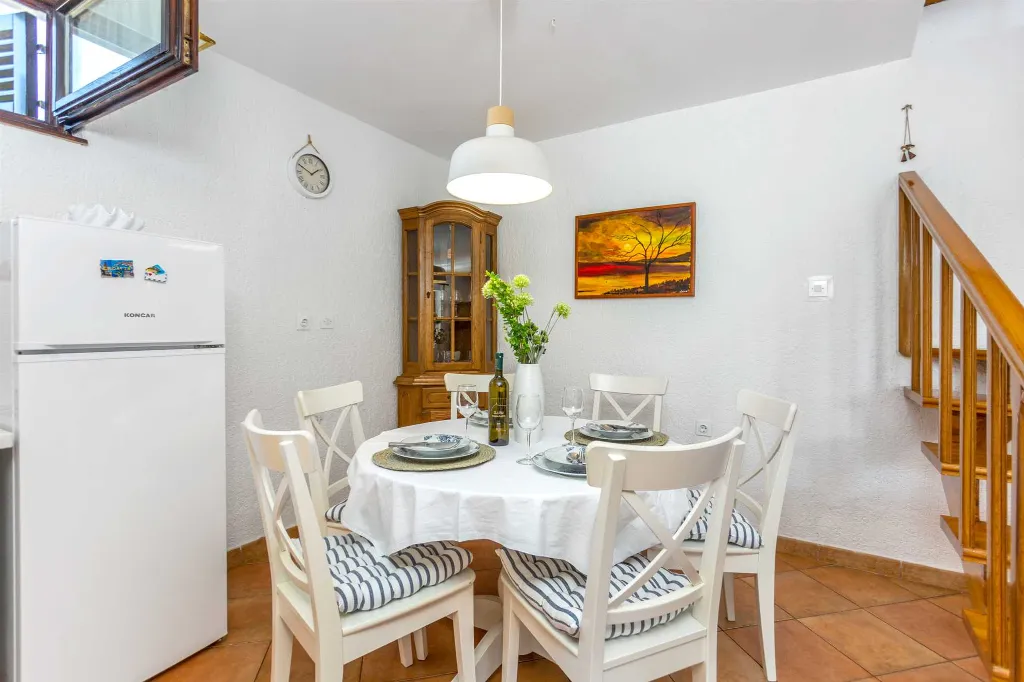4-Bedroom Villa with Heated Pool in Risika