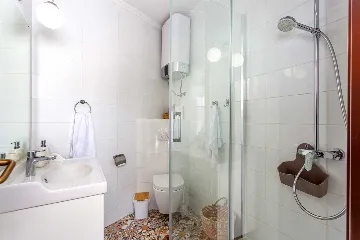 4-Bedroom Villa with Heated Pool in Risika