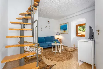 4-Bedroom Villa with Heated Pool in Risika