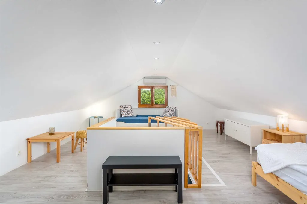 4-Bedroom Villa with Heated Pool in Risika