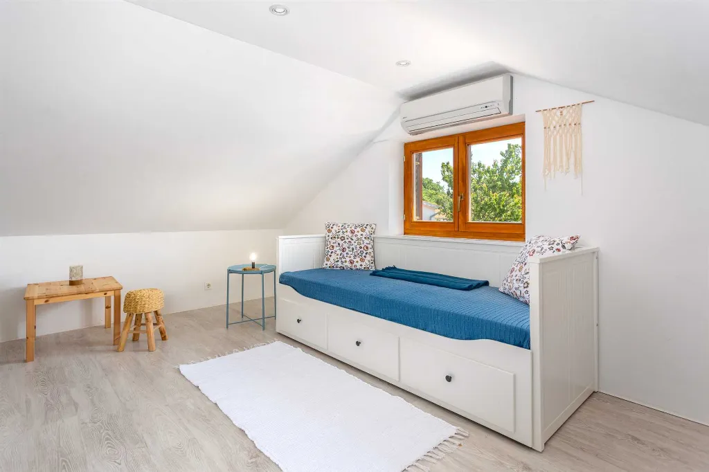 4-Bedroom Villa with Heated Pool in Risika