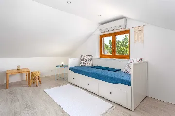 4-Bedroom Villa with Heated Pool in Risika