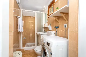 4-Bedroom Villa with Heated Pool in Risika