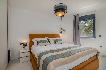 Njivice Apartment for 4 Guests with Private Pool