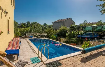 4-Bedroom Villa in Gabonjin for Up to 8 Guests